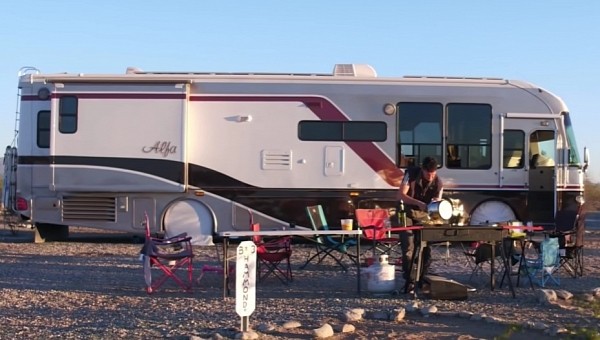 Family of six lives in a 40 ft Class A motorhome that has a separated bathroom and four bunk beds