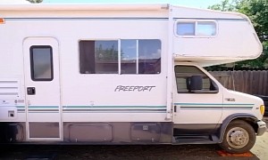 This Class C RV Is a Spacious Motorhome With Two Bedrooms and a Fully Equipped Kitchen
