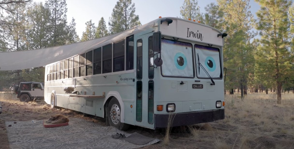 This Couple Transformed a School Bus Into an Off-Grid RV With Lots of Space  - autoevolution