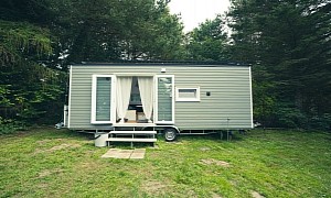 This Dainty 23-foot Tiny Proves You Don’t Need Lofts for Comfortable Mobile Living