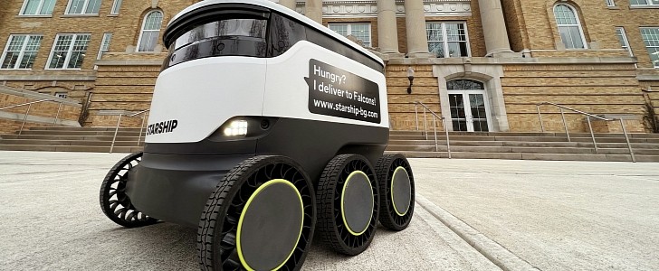 Starship Delivery Robot at the Bowling Green State University