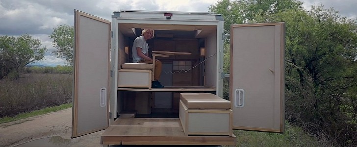 Guy turns box truck into an incredible office on wheels