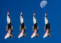 This F-16 Fighting Falcons Photo Is a Trick, But a Real Thunderbirds One