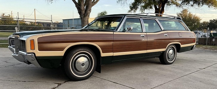 Ford Country Squire 