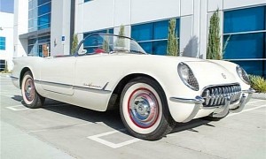 This Fully Restored 1955 Corvette Looks Impeccable, Bidding Starts at $1