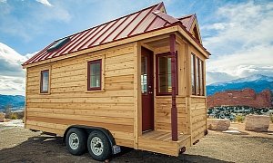 This House on Wheels Is the Ultimate Woodie