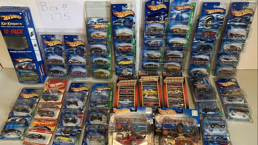This Huge Hot Wheels Collection Contains Over 12,500 Cars, Will Cost a Small Fortune