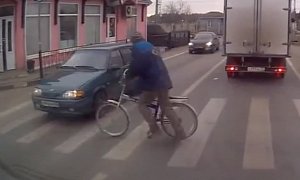 This Iron Pedestrian Compilation Shows Us How It's Like to Live in Russia