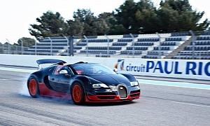 This Is a Veyron Doing an AWD Burnout at the Bugatti Driving Experience