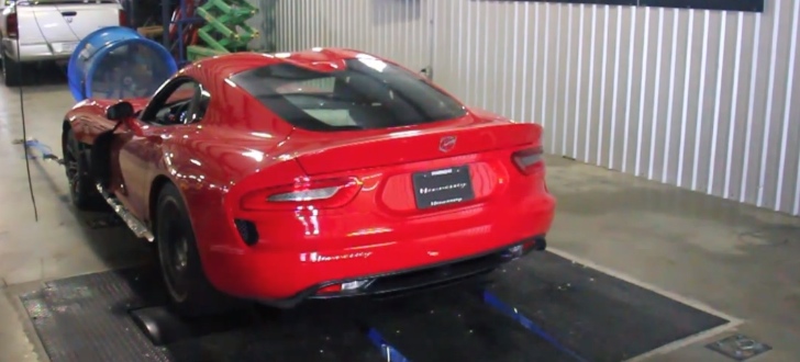 2013 SRT Viper with Hennessey Exhaust
