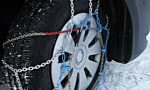 This Is How to Easily Fit Snow Chains on Your Vehicle’s Tires