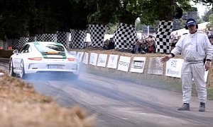 This Is How You Do a Burnout in a 2017 Porsche 911 R