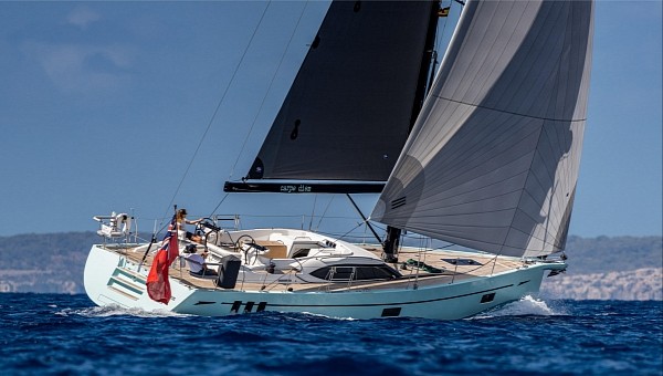 The Oyster 495 was named "Best Luxury Cruiser" by the European Yacht of the Year Awards