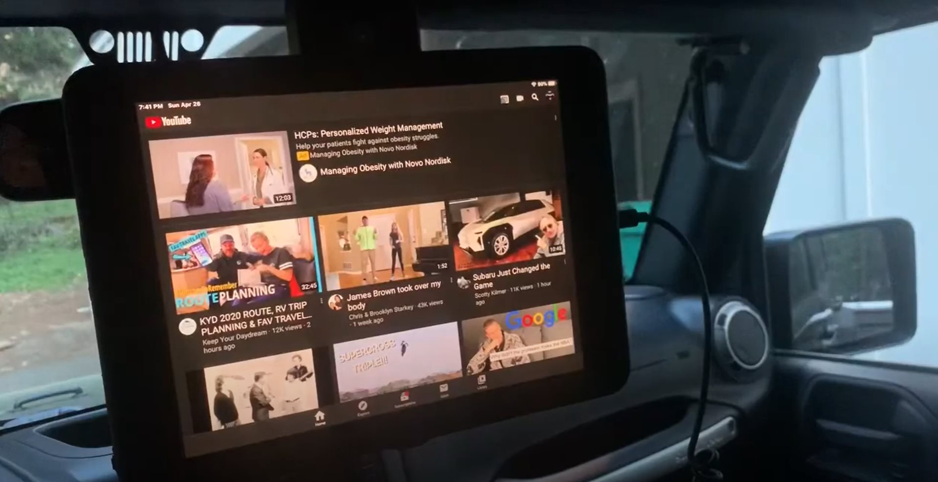 This Jeep Wrangler Gets Rid of the Cluttered Dashboard with a Folding iPad  - autoevolution