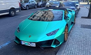 It Looks Like This Lamborghini Huracan, Abandoned on a Busy Street, Is Not Going Anywhere