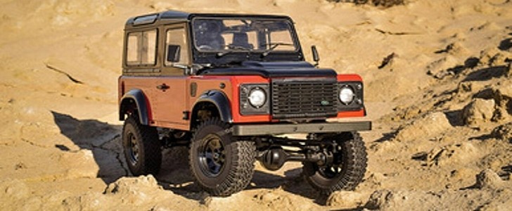 The RC4WD Gelande II RTR W/ 2015 Land Rover Defender D90 Body Set is the replica of a limited edition Defender, officially licensed by Land Rover