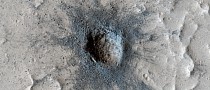 This Martian Crater Is a Preferred Target for Space Photos Since the 1970s, Changed Little