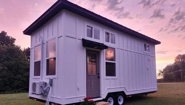 Craftsman-Style Mobile House