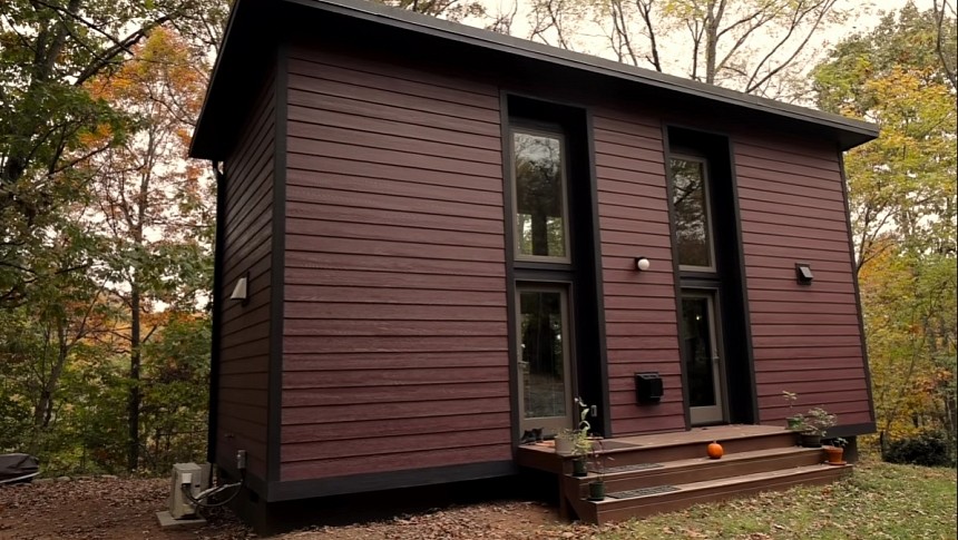 Tiny House With a DIY Design Made of Recycled and Repurposed Materials