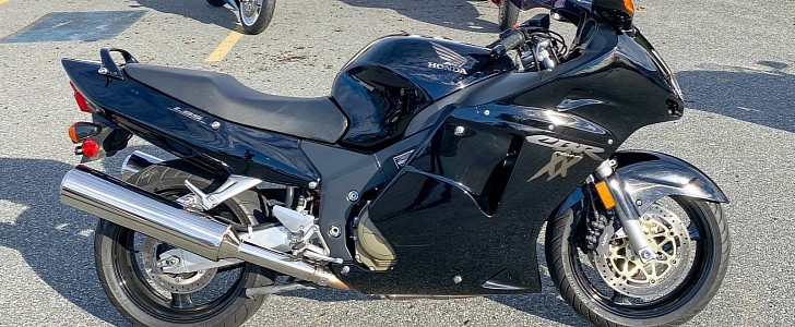 This Neat 2003 Honda CBR1100XX Super Blackbird Is Out for Ninja ZX 