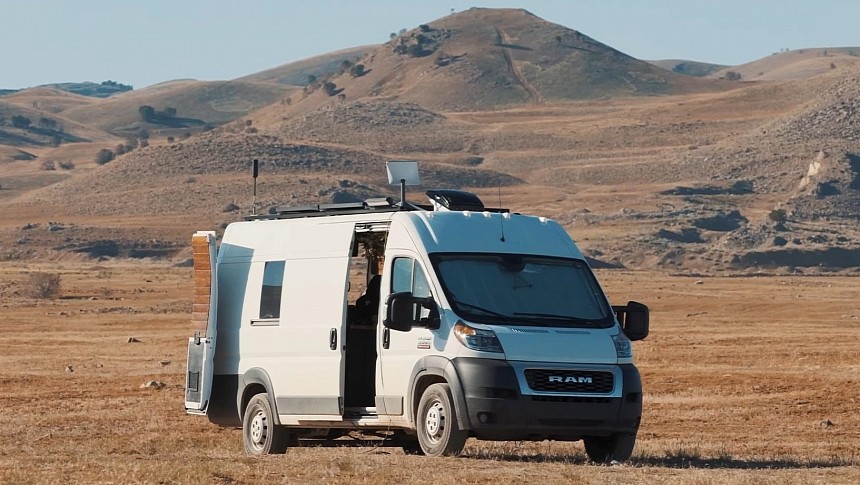 This Off-Grid, Solar-Powered Camper Van Boasts a Charming Design and a Supreme Gaming Rig