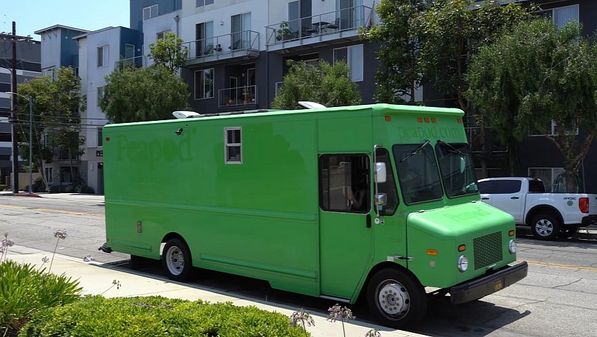 This Old Delivery Truck's Dull Exterior Perfectly Hides a Well-Equipped Tiny Home Interior