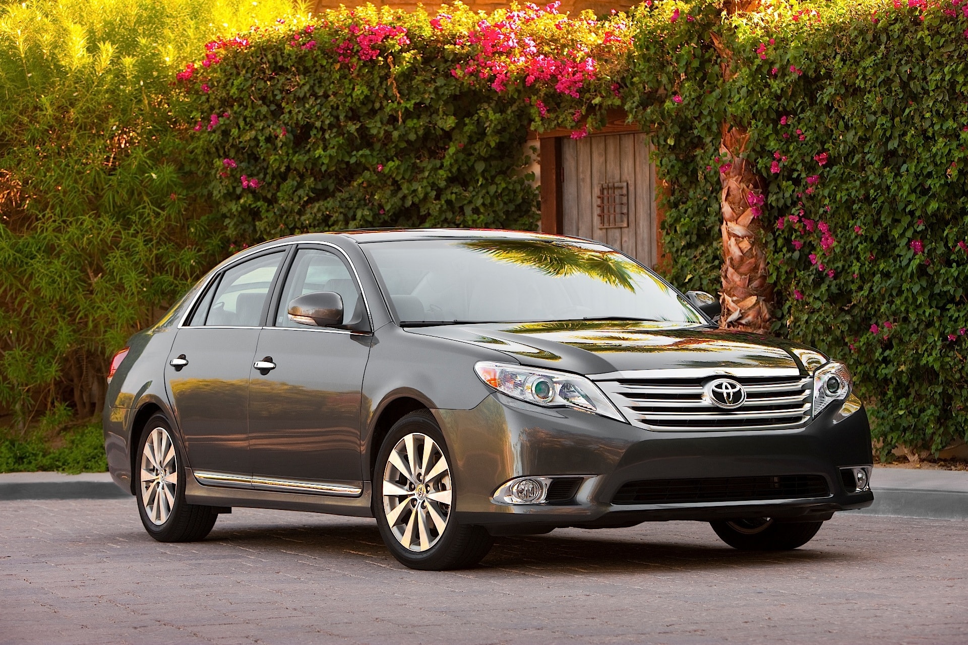 This Popular Auto Mechanic Says the 2007 Toyota Avalon Is One of