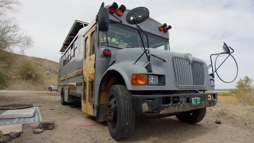 Cat-Friendly School Bus Converted Into a Mobile Home