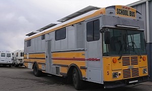 This School Bus Turned Tiny Home on Wheels Will Make You Want To Go Off-Grid