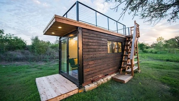 20-ft shipping container became a beautiful tiny home