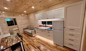 This Single-Level Tiny House Mixes Spaciousness With Convenience and Practicality