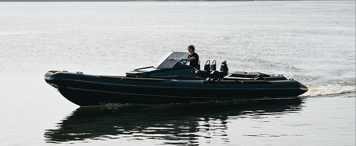 The Fugu 29 swapped the classic outboards for an inboard engine resulting in dramatically less fuel burn