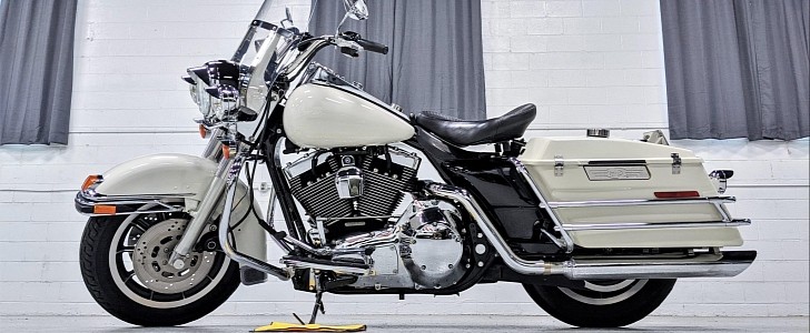 This Superb 1999 Harley Davidson Road King Police Will Arrest Your Full Attention