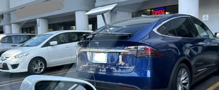 This Tesla Model X With Starlink Dish on It Will Make Elon Musk Weep With Joy