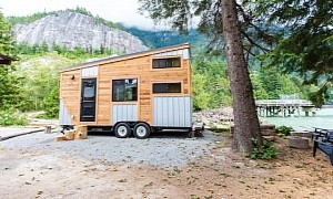 This Tiny Cabin on Wheels Brings a Rustic Twist to Vacations on the Beach
