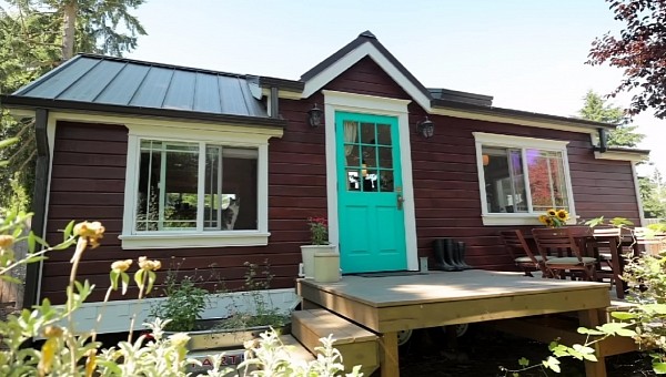 Victorian and farmhouse style tiny house boasts a unique interior design and lots of amenities