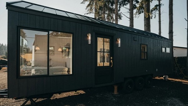 Luxurious container tiny house