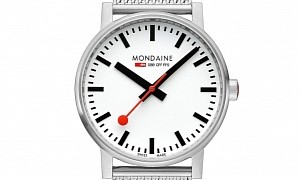 This Understated Swiss Railway Watch Deserves a Place Under the Christmas Tree