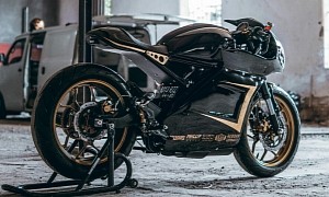 This Unique Yamaha XSR155 Cosplays as a Vicious Sport Bike, Exhibits JPS Livery