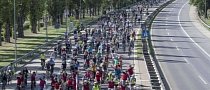 Thousands of Cyclists Take On the 2019 Frankfurt Motor Show in Protest