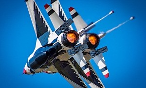 Thunderbirds F-16s Show Hot Afterburners, They Look Like Pieces of the Sun