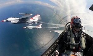 Thunderbirds Selfie Rivals Pic Snapped by Romanian F-16 Pilot, Both Are Amazing