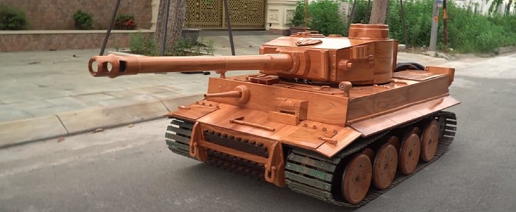 Wooden version of the Tiger 1 tank 