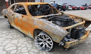 Toasted Dodge Challenger Hellcat Is Ready to Donate Its Engine and Auto Gearbox