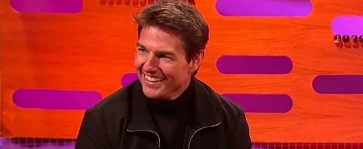 Tom Cruise is back to promoting Top Gun: Maverick, talking about the aerial stunts in real U.S. Navy fighter jets