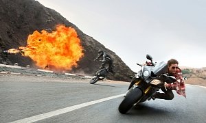 Tom Cruise Rides a BMW S1000RR in the Mission Impossible 5 - Rogue Nation –Video