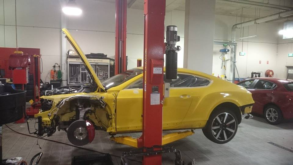 udtrykkeligt Accepteret entanglement Top Gear Seriously Damaged the Yellow Bentley GT V8 S in Australia -  autoevolution