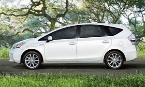 Top-trim 2013 Toyota Prius V Tested by Technology Tell