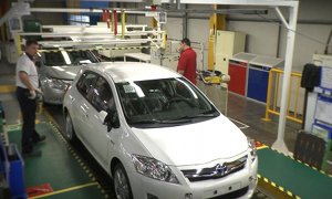 Toyota Auris Hybrid Entering Production
