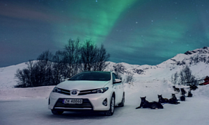 Toyota Auris Hybrid Touring Sports Goes to See the Northern Lights